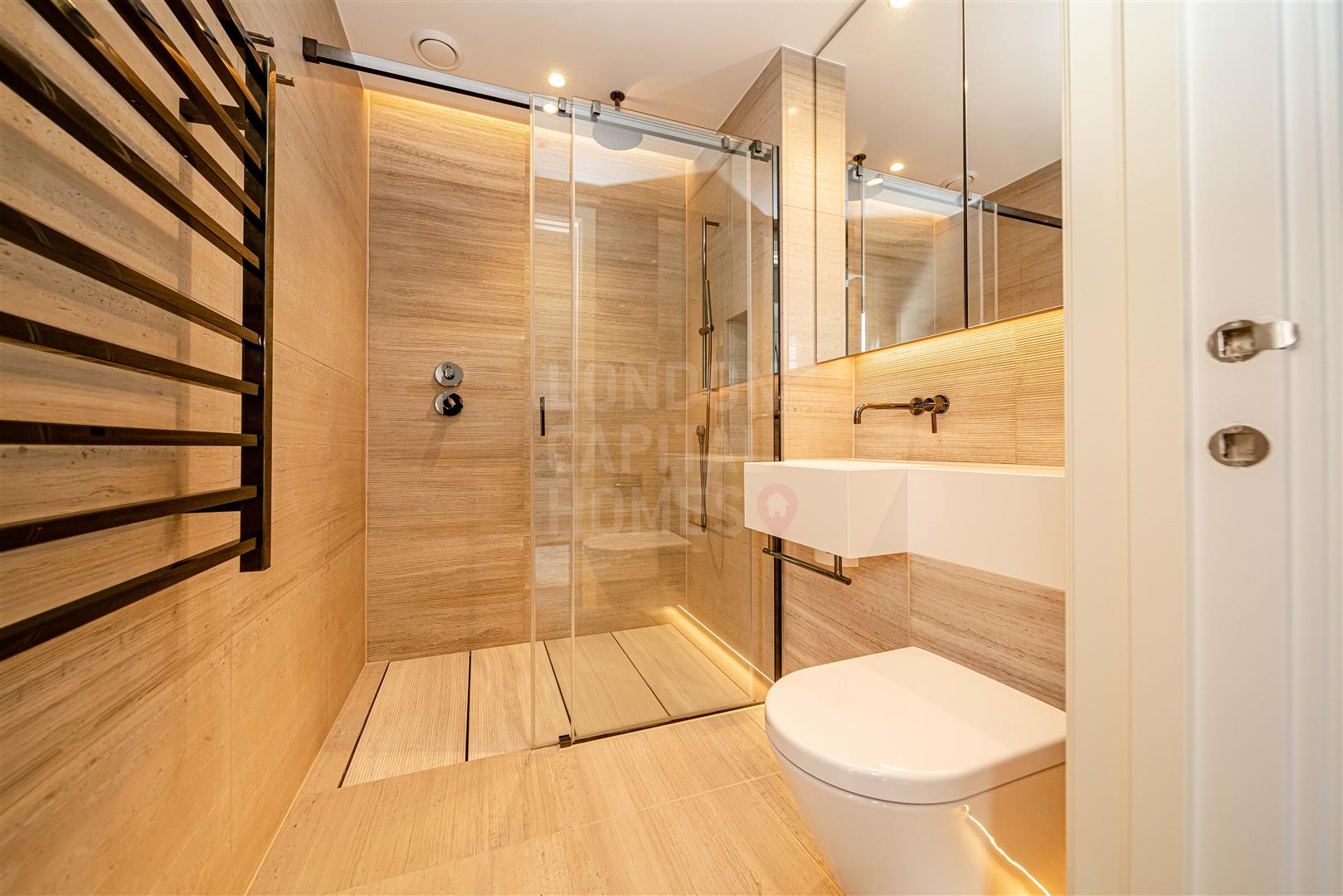 Lincoln Apartments, Fountain Park Way, London